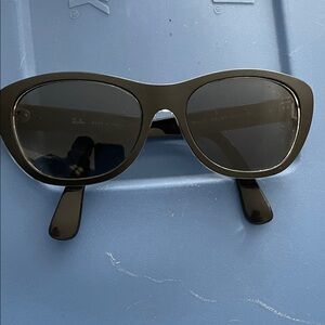 Ray-Ban Classic Black Women's Sunglasses with prescription. Perfect condition.